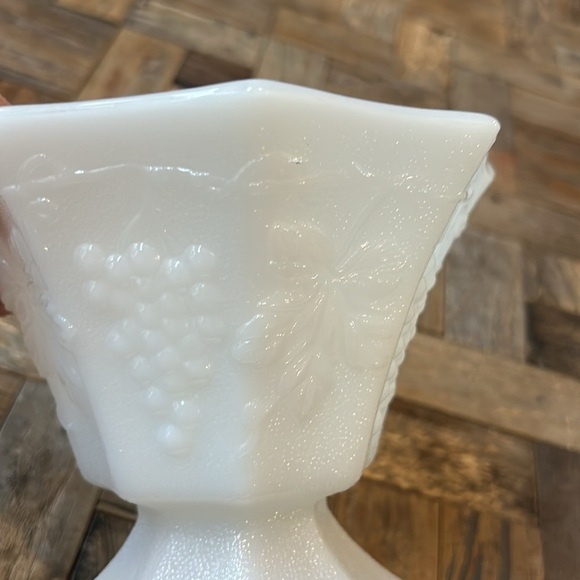 Vintage Octagon Milk Glass Vineyard Pattern Footed Pedestal Bowl - Picture 6 of 7